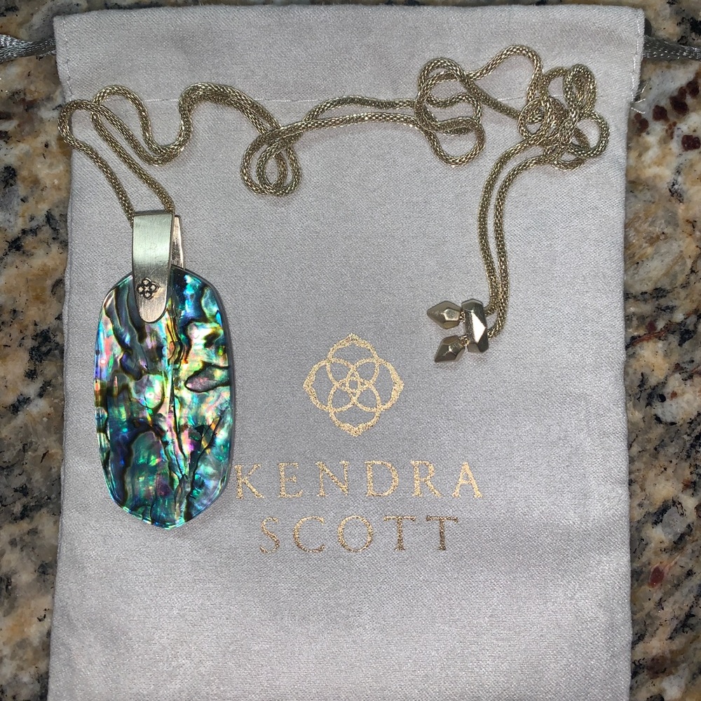 Kendra Scott necklace